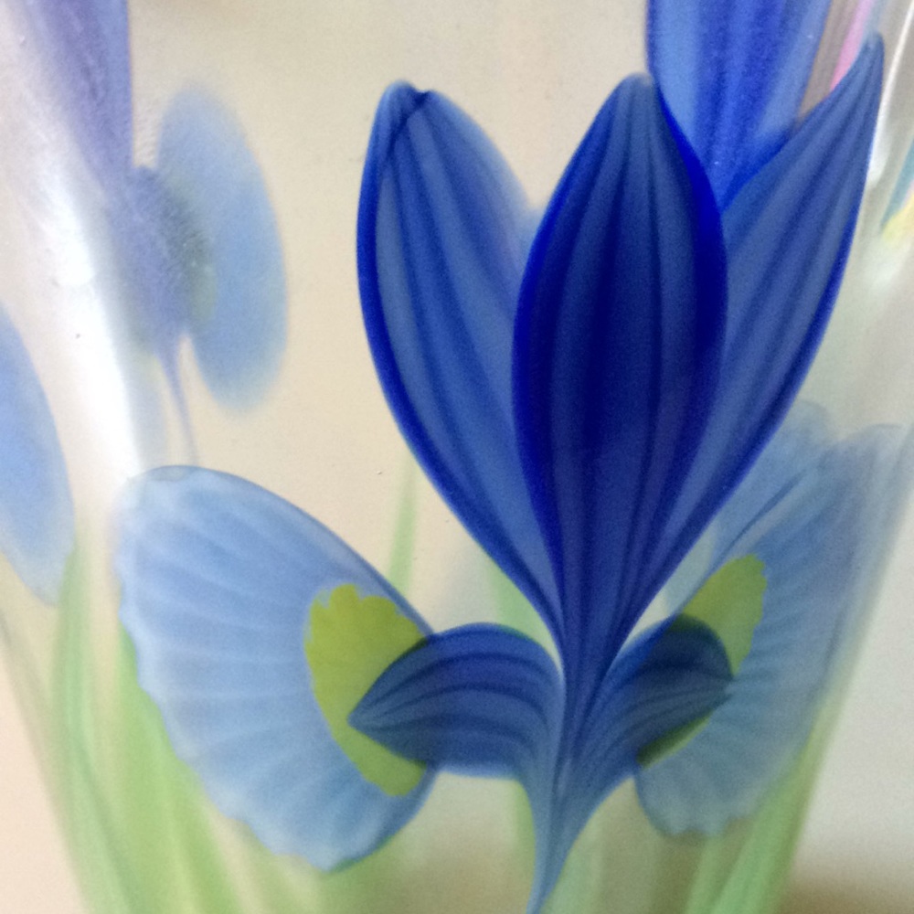 Orient & Flume Fine art glass vase blue iris flowers - Picture 8 of 8